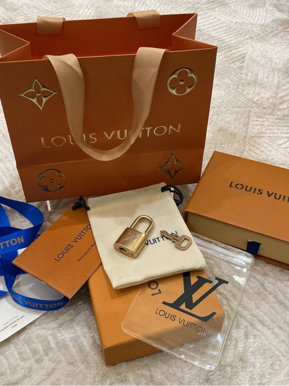 Louis Vuitton Gold Padlock with Matching Key can also be used as a necklace GWP - Picture 8 of 13